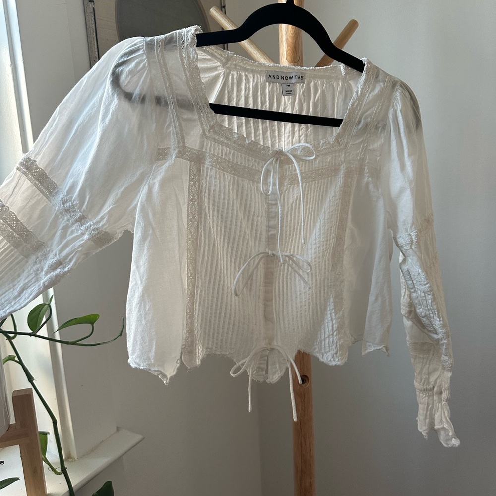 And Now This White Tie-Front Gypsy Blouse Size M